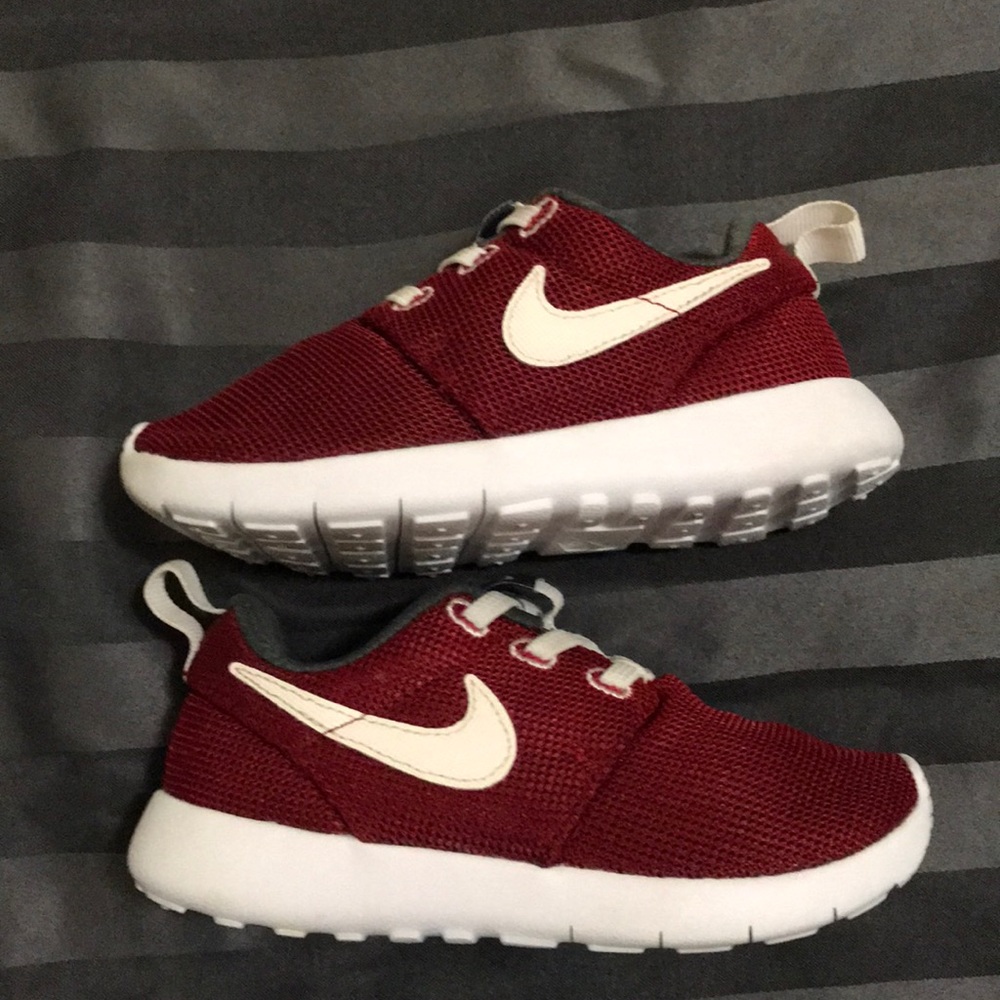 10c Nike Roshe